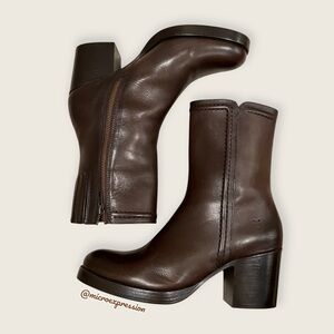 $369 Frye Jean Short Inside Zip Dark Brown Leather All Season Comfy Ankle Bootie